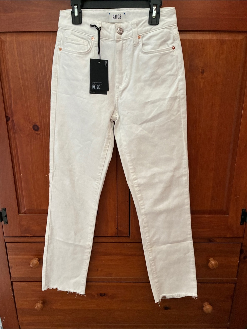 PAIGE Off-White Cropped Straight Jeans Cindy white noise